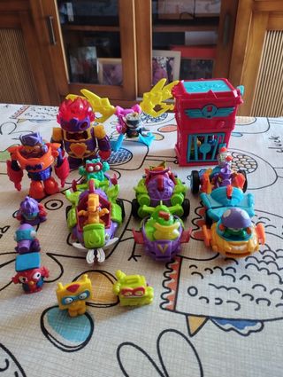 SUPERTHINGS LOTE COCHES Y MUÑECOS 