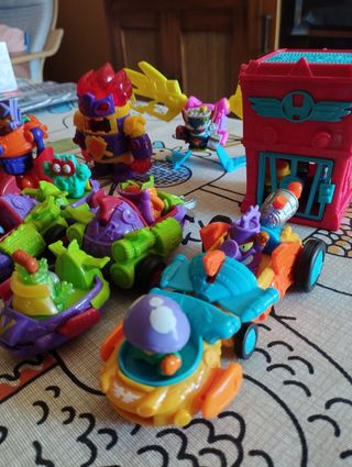 SUPERTHINGS LOTE COCHES Y MUÑECOS 