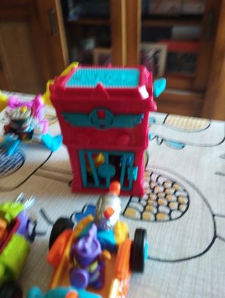 SUPERTHINGS LOTE COCHES Y MUÑECOS 