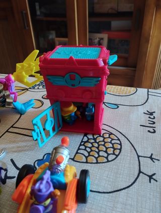 SUPERTHINGS LOTE COCHES Y MUÑECOS 