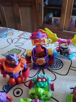 SUPERTHINGS LOTE COCHES Y MUÑECOS 