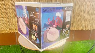 REPRODUCTOR DVD PORTATIL (SONY) + 2 PELÍCULAS