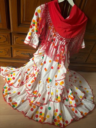 Vestido de sevillana niña con manton