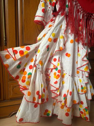 Vestido de sevillana niña con manton