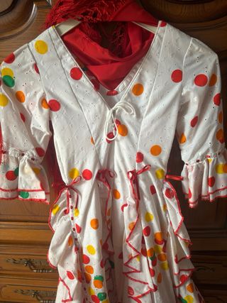 Vestido de sevillana niña con manton