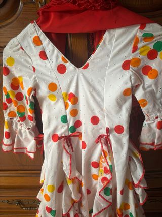 Vestido de sevillana niña con manton