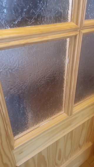 Puerta roble corredera con guía y marcos.