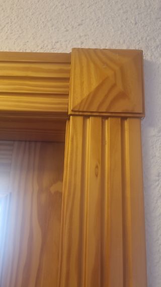 Puerta roble corredera con guía y marcos.