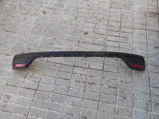 Moldura con catadioptricos paragolpes trasero