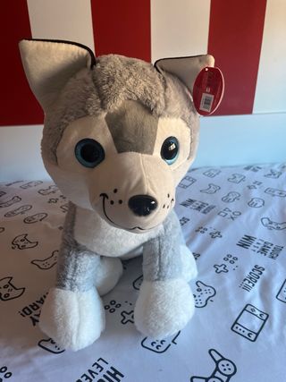 Perro de peluche ojos brillantes ,