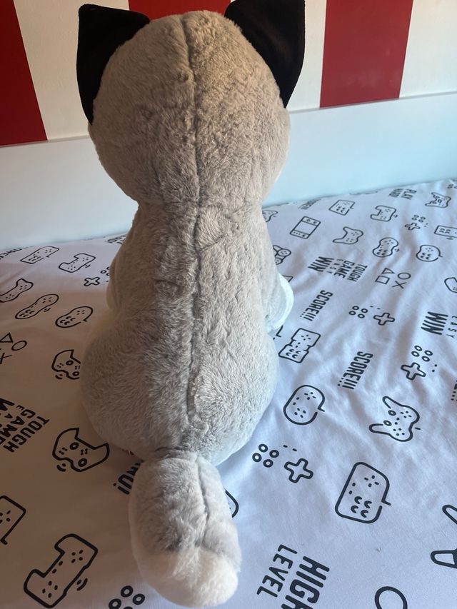 Perro de peluche ojos brillantes ,