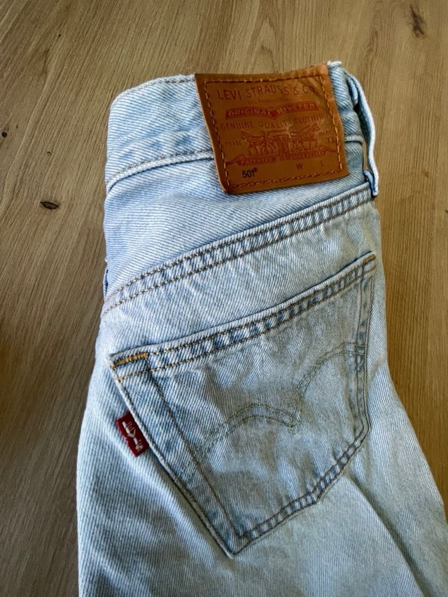 Pantalón Levis 501 claro