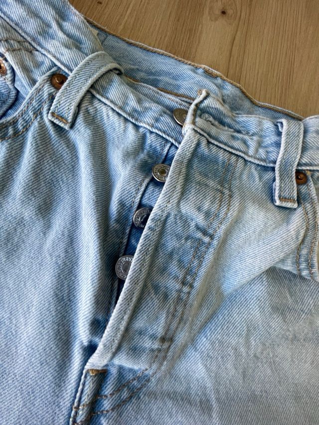 Pantalón Levis 501 claro