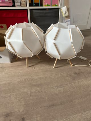 dos lamparas de mesita de noche de ikea