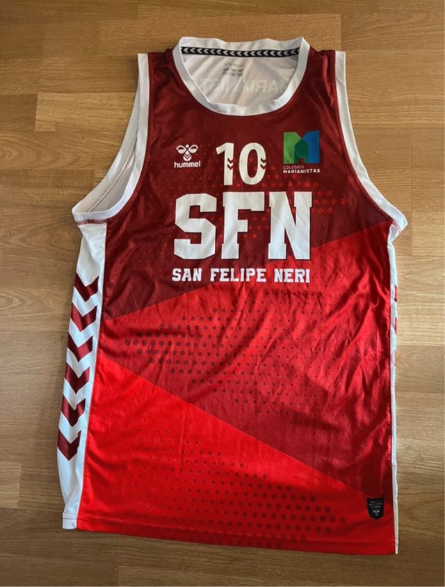 Camiseta Hummel Baloncesto.