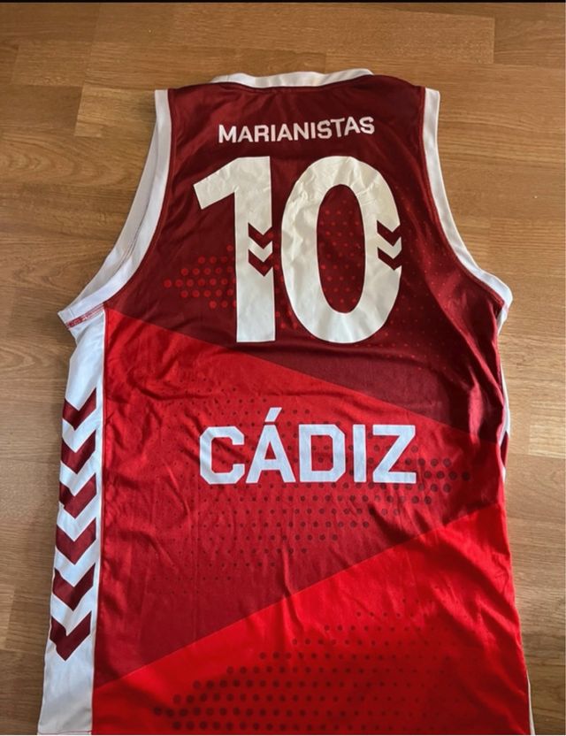 Camiseta Hummel Baloncesto.