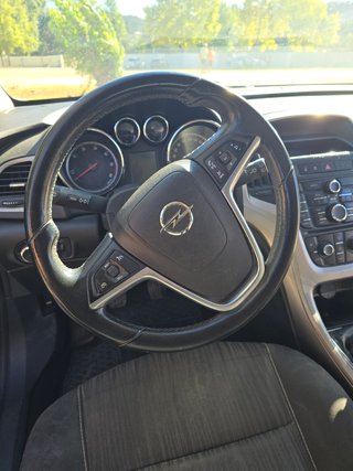 Opel Astra 2011