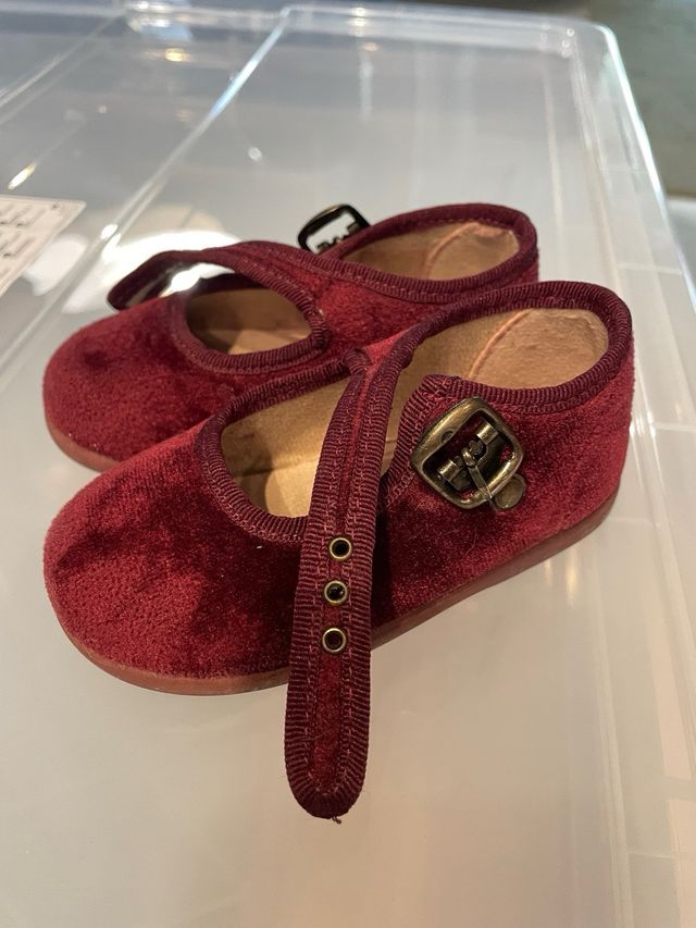 Merceditas burdeos talla 21 marca pisamonas