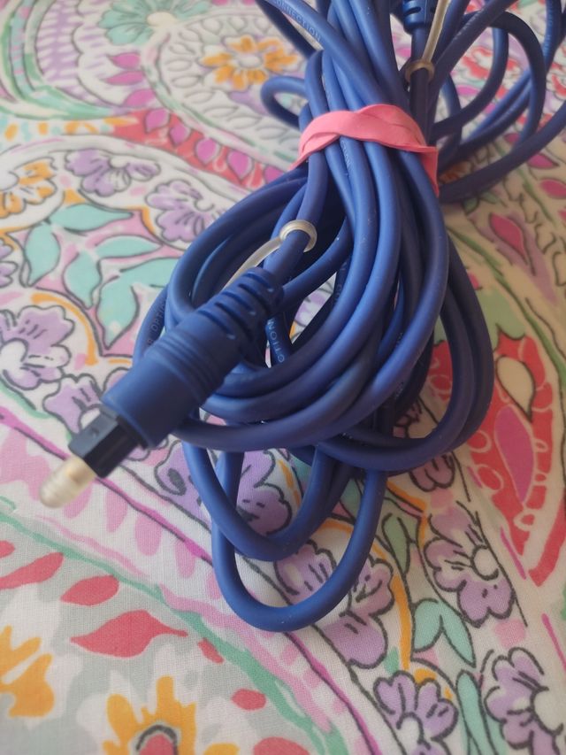 CABLE DE FIBRA ÓPTICA.