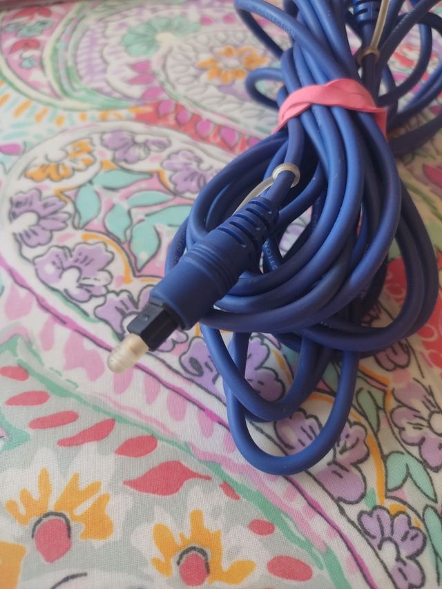 CABLE DE FIBRA ÓPTICA.