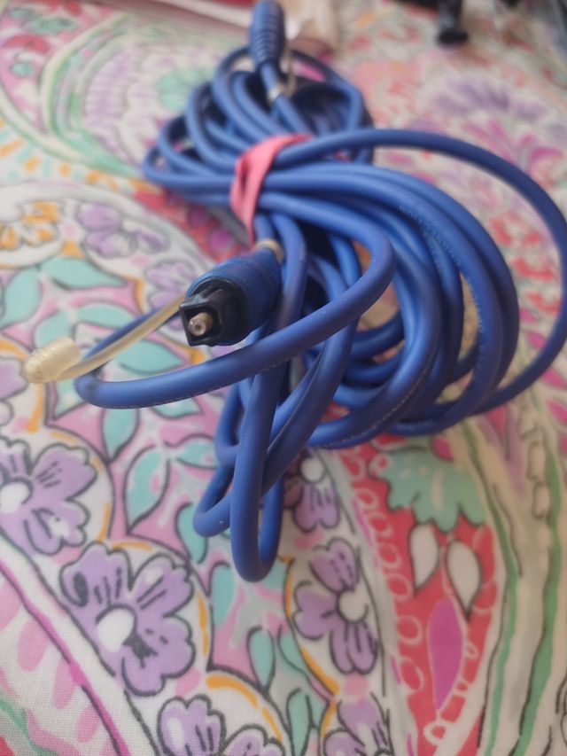 CABLE DE FIBRA ÓPTICA.