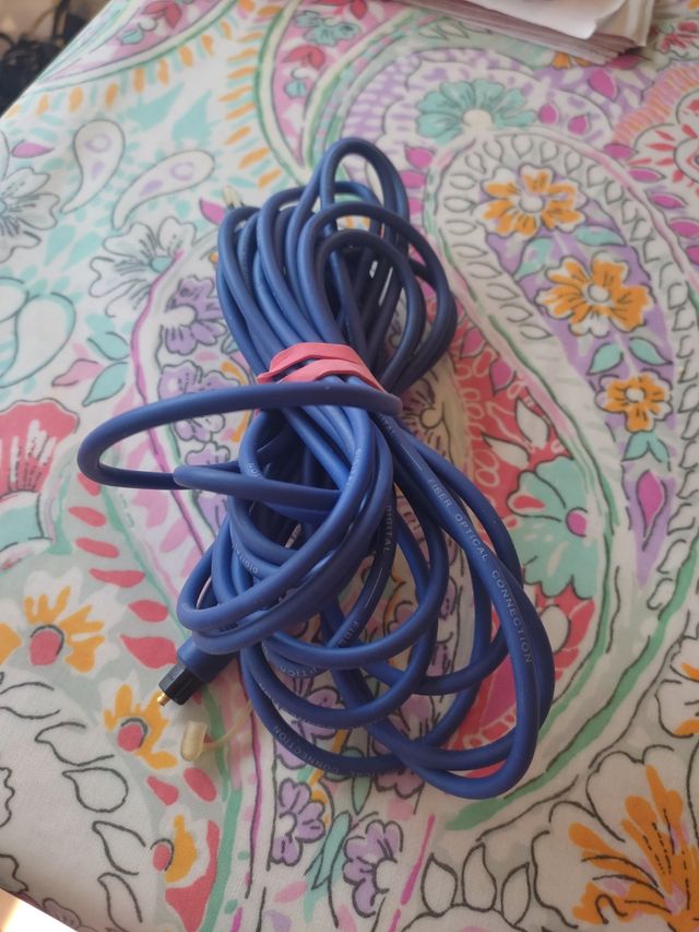 CABLE DE FIBRA ÓPTICA.