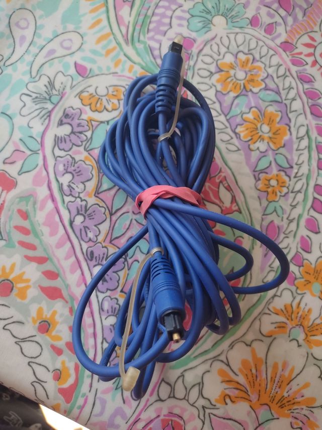 CABLE DE FIBRA ÓPTICA.