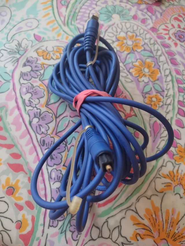 CABLE DE FIBRA ÓPTICA.