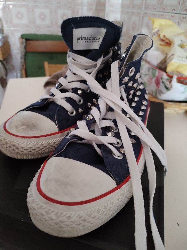 Snickers alte con borchie