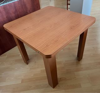 Mesa extensible y sillas