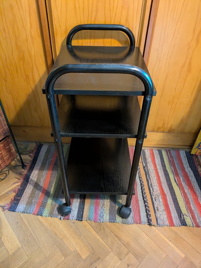 Mueble de televisión con ruedas