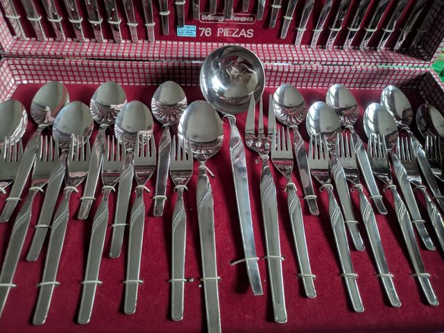 Cubertería Megafesa 76 piezas