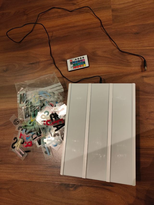 Cartel personalizable con iluminación