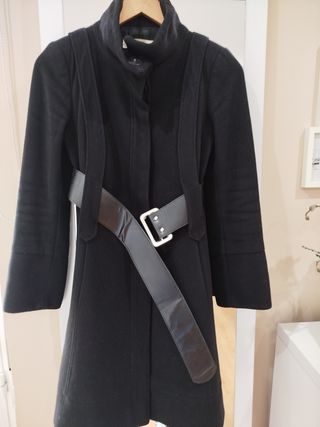 Abrigo Zara negro talla S