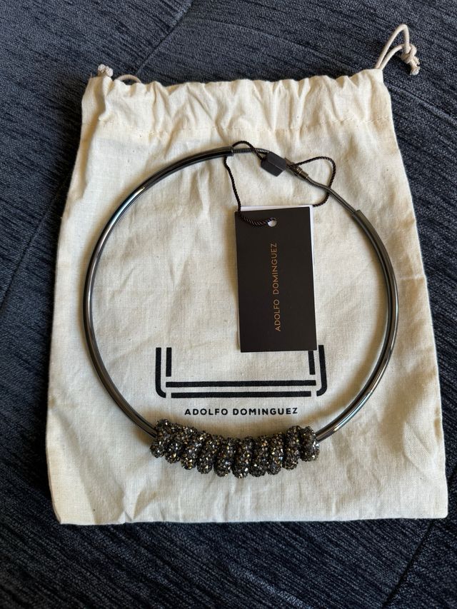 Collar de Adolfo Domínguez