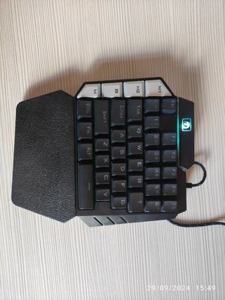 Tastiera gamer multicolor