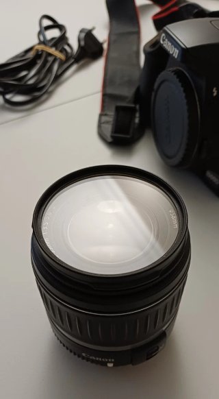CAMARA CANON EOS 1000D con objetivo EF-S 18-55mm