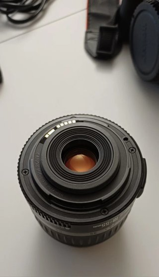 CAMARA CANON EOS 1000D con objetivo EF-S 18-55mm