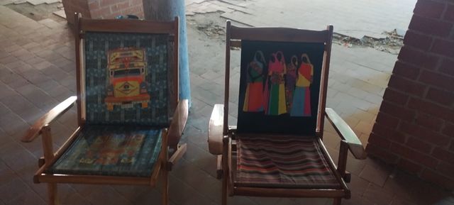 Dos sillas plegables de la india