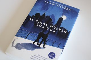 Libro Al final mueren los dos