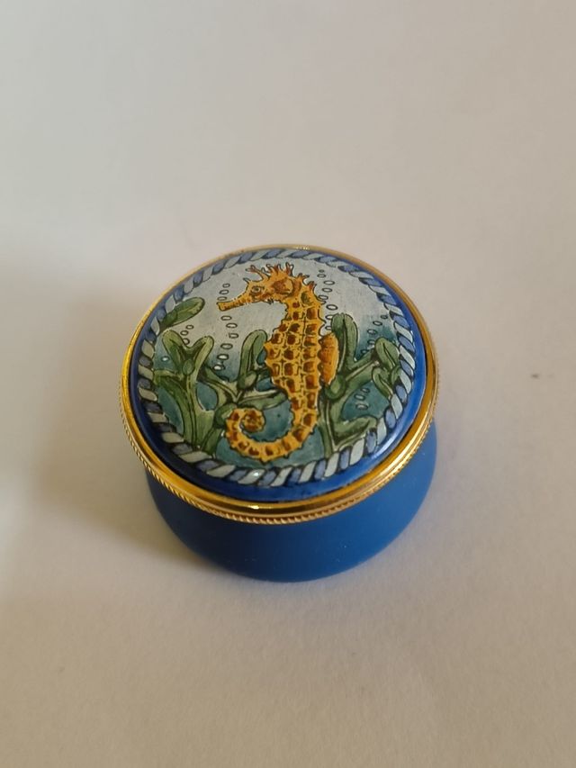 Cajita de baratijas esmaltada de colección