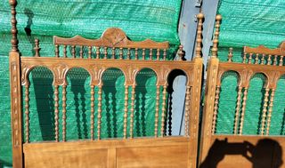 Escritorio de madera noble