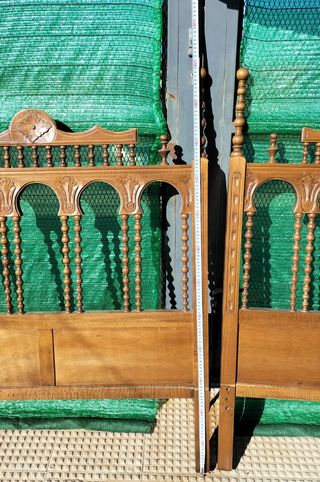 Escritorio de madera noble