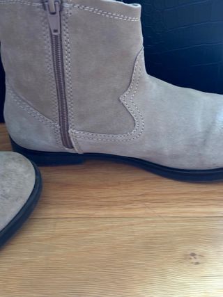 Botines de serraje beige. 38. Zara