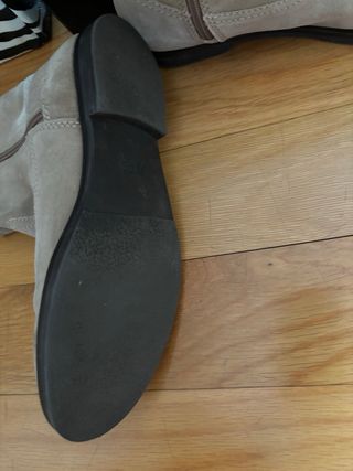 Botines de serraje beige. 38. Zara