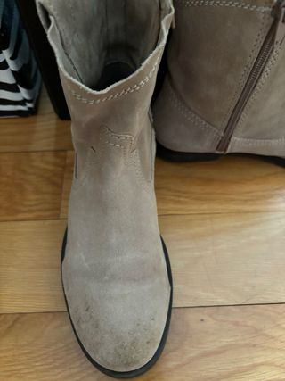 Botines de serraje beige. 38. Zara