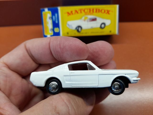 FORD MUSTANG LESNEY MATCHBOX.