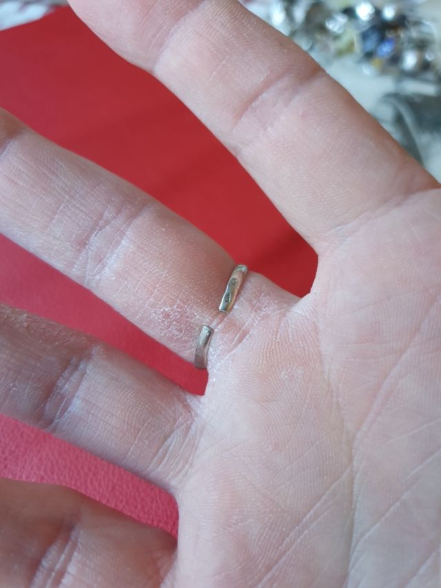 Muy Antiguo anillo plata con piedra tipo esmeralda