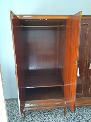 Dormitorio de madera maciza