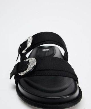 Sandalia plana negra zara t.35